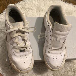 white air force 1’s